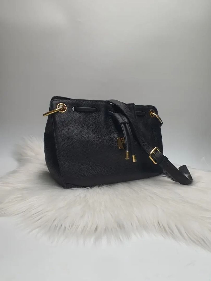 MCM Munchen Bucket Shoulder Bag (Category: Activewear) located in Manila. Submitted by aftermarketphilippines (Listing ID 1460936447, Image 2). Description: MCM Munchen Bucket Shoulder Bag 9.5/10 (Good As New) No issue Used Price: 9,500 HMU Location : San Juan City Courier : LBC or LALAMOVE Around Metro .