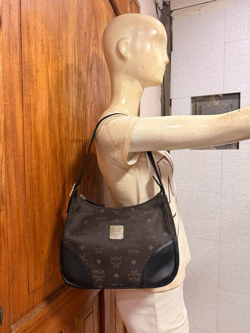 MCM Shoulder bag (Category: Shoulder Bags) located in Surigao. Submitted by lilowearph (Listing ID 1460944378, Image 2). Description: May signs of usage pero hibdi halata..