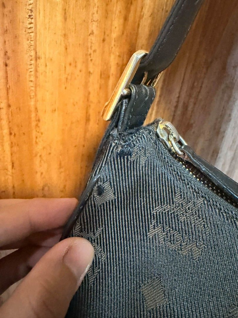 MCM Shoulder bag (Category: Shoulder Bags) located in Surigao. Submitted by lilowearph (Listing ID 1460944378, Image 3). Description: May signs of usage pero hibdi halata..
