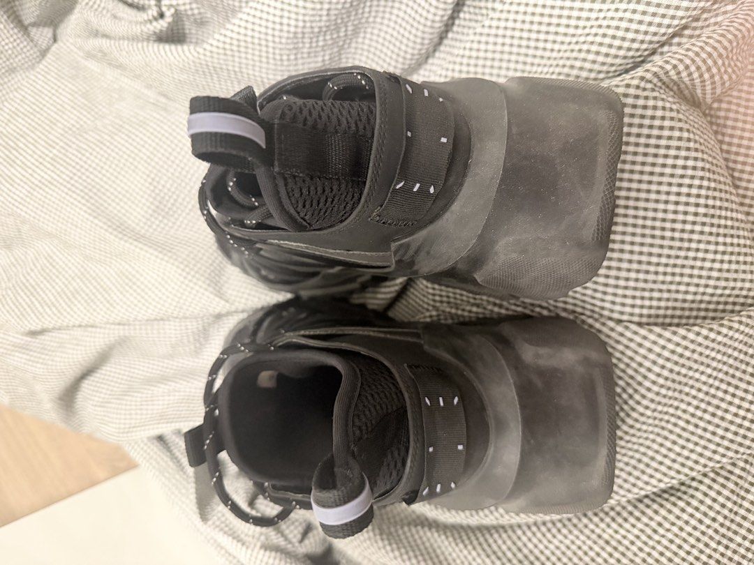 MCQ SNEAKER （分類：波鞋）位於 Hong Kong。 由 zinctro 提交（商品編號 1461025921，圖片 2）。簡介： brand : MCQ NO BOX。
