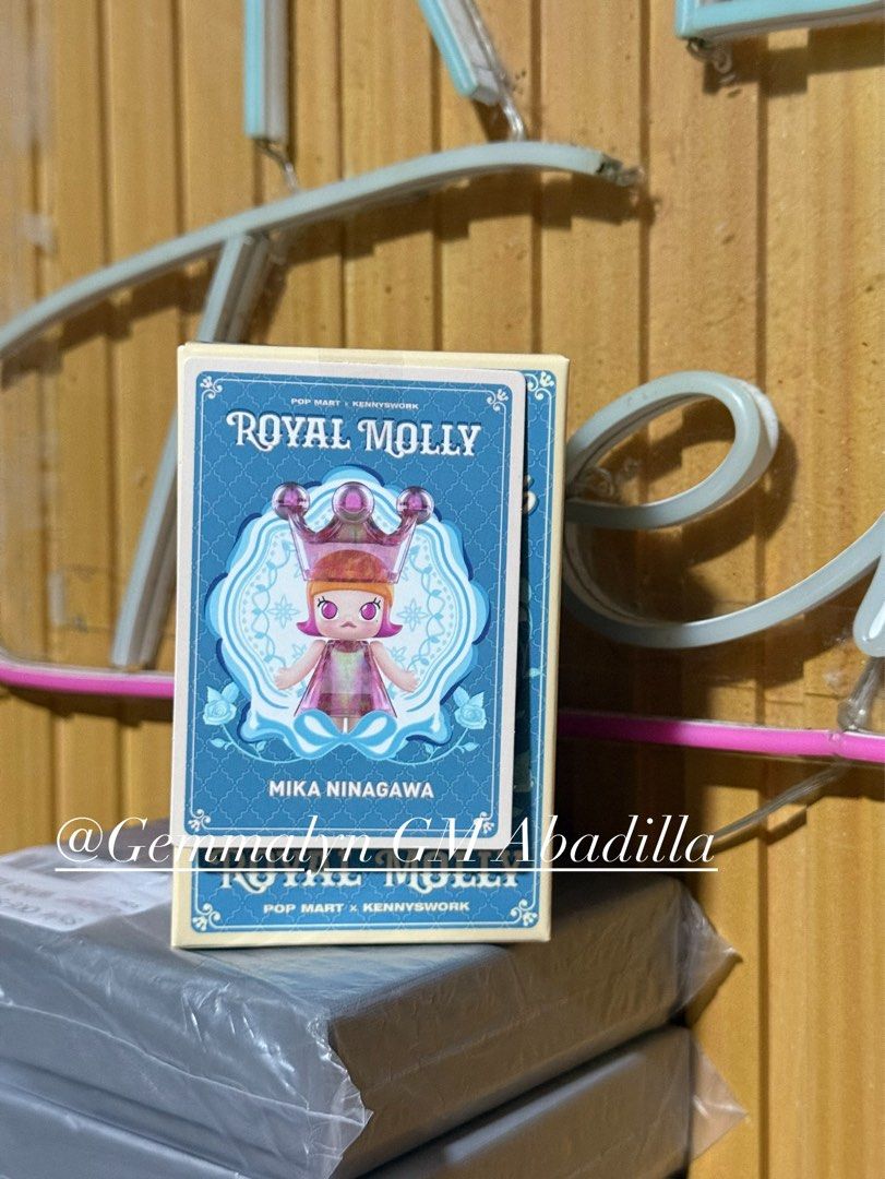 Mega Royal Molly 100% (Category: Figurines & Statues) located in Manila. Submitted by goldandcharmsbygm (Listing ID 1461023575, Image 3). Description: 𝗪𝗧𝗦 | 𝗟𝗙𝗕 | 𝗨𝗙𝗦 ✨ 𝑀𝑒𝑔𝑎 𝑅𝑜𝑦𝑎𝑙 𝑀𝑜𝑙𝑙𝑦 100% ✨ • Tingi (₱850) - Han Meilin (1:1) - Dun Huang - Van Gogh - Bubbles - Childishness - Didi to Love - 20th Anniversary For ratio (₱800) -Watermelon 🫧 Monet - ₱1500 🫧 Mika Ninagawa - ₱1500 • Sealed Set ✅ Available, Onhand. Ready to ship