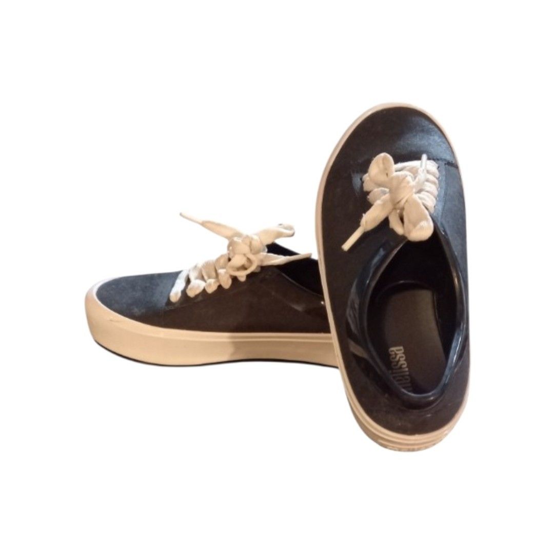 Melissa Black Sneakers w/White Bottom (Category: Sneakers) located in Quezon City. Submitted by pochac (Listing ID 1461037614, Image 1). Description: What's not to like about Melissa shoes? They're weather-proof, durable, and never go out of style..