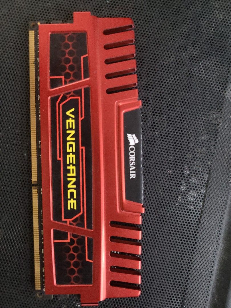 Memory (Category: Computer Parts) located in Sepang. Submitted by applewizard (Listing ID 1460993108, Image 2). Description: Corsair Memory DDR3 8GB (2×4GB).