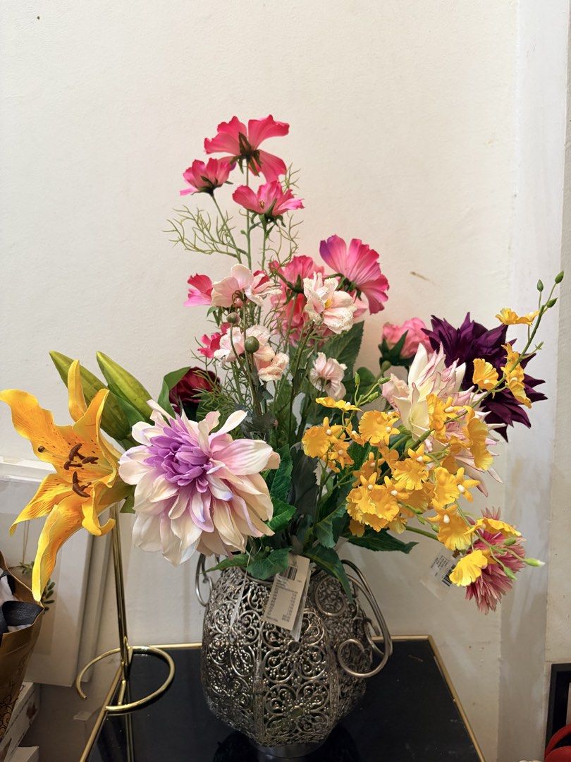 Metal silver vase with 10pcs artificial assorted flowers (Category: Artificial Plants & Flowers) located in Mandaluyong City. Submitted by home_box.ae (Listing ID 1461064507, Image 3). Description: .
