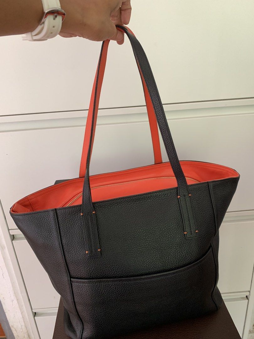 Metro City Totebag (Category: Tote Bags) located in Taguig. Submitted by madisam (Listing ID 1460970716, Image 2). Description: Preloved likenew Sze Height:11 inches Widht:17 inches .