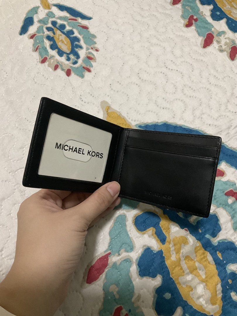 Michael Kors Card Holder (Category: Wallets & Card Holders) located in Marikina City. Submitted by triacarlos (Listing ID 1461058122, Image 3). Description: Got this as a gift Used only for a week Rfs: not a fan of this type of card holder.
