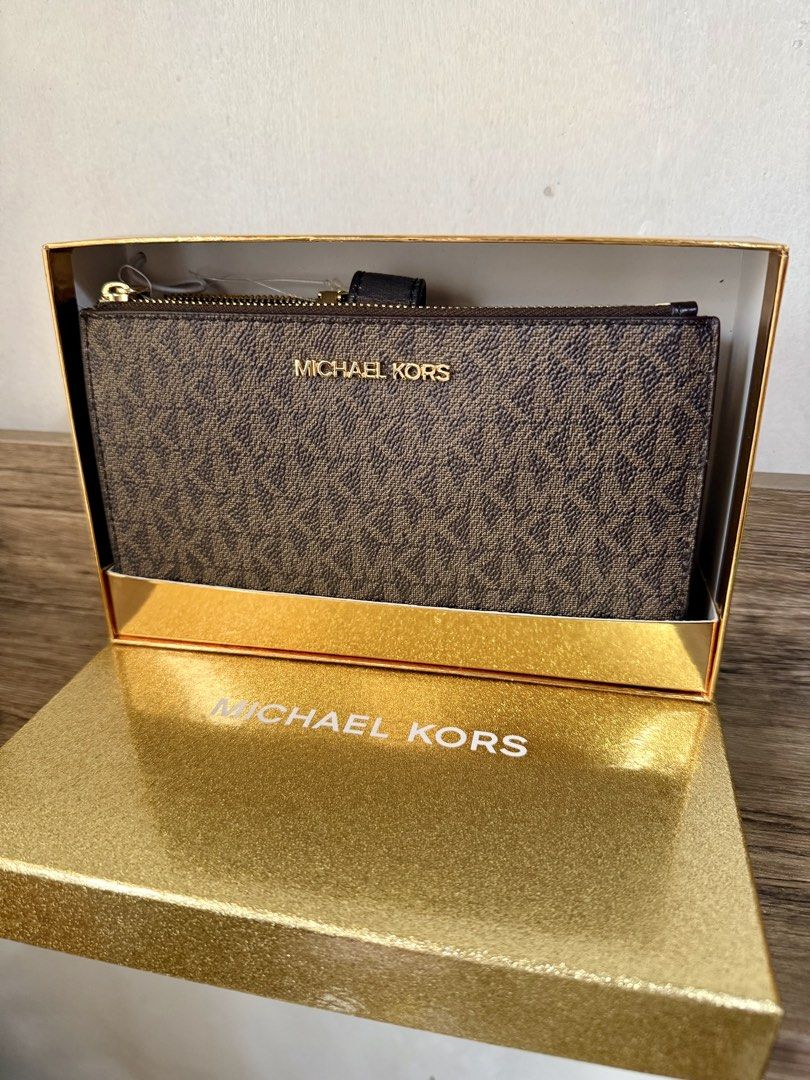 Michael Kors Cellphone Wristlet /Wallet Double Zip (Category: Wallets & Card holders) located in Manila. Submitted by muggles_closet (Listing ID 1460963512, Image 1). Description: From USA🇺🇸 Free Shipping .
