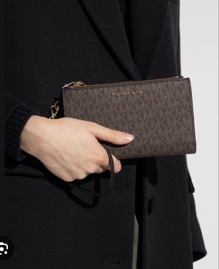Michael Kors Cellphone Wristlet /Wallet Double Zip (Category: Wallets & Card holders) located in Manila. Submitted by muggles_closet (Listing ID 1460963512, Image 3). Description: From USA🇺🇸 Free Shipping .