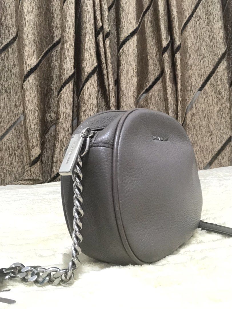 Michael Kors Grey Leather Tassel Shoulder Bag (Category: Luxury Bags & Wallets) located in Rizal. Submitted by elviedc2420209 (Listing ID 1461054403, Image 2). Description: - Michael Kors grey leather shoulder bag - Stylish tassel detail - Chic silver chain strap - Interior card slot - Secure zipper closure - Ideal for everyday wear.