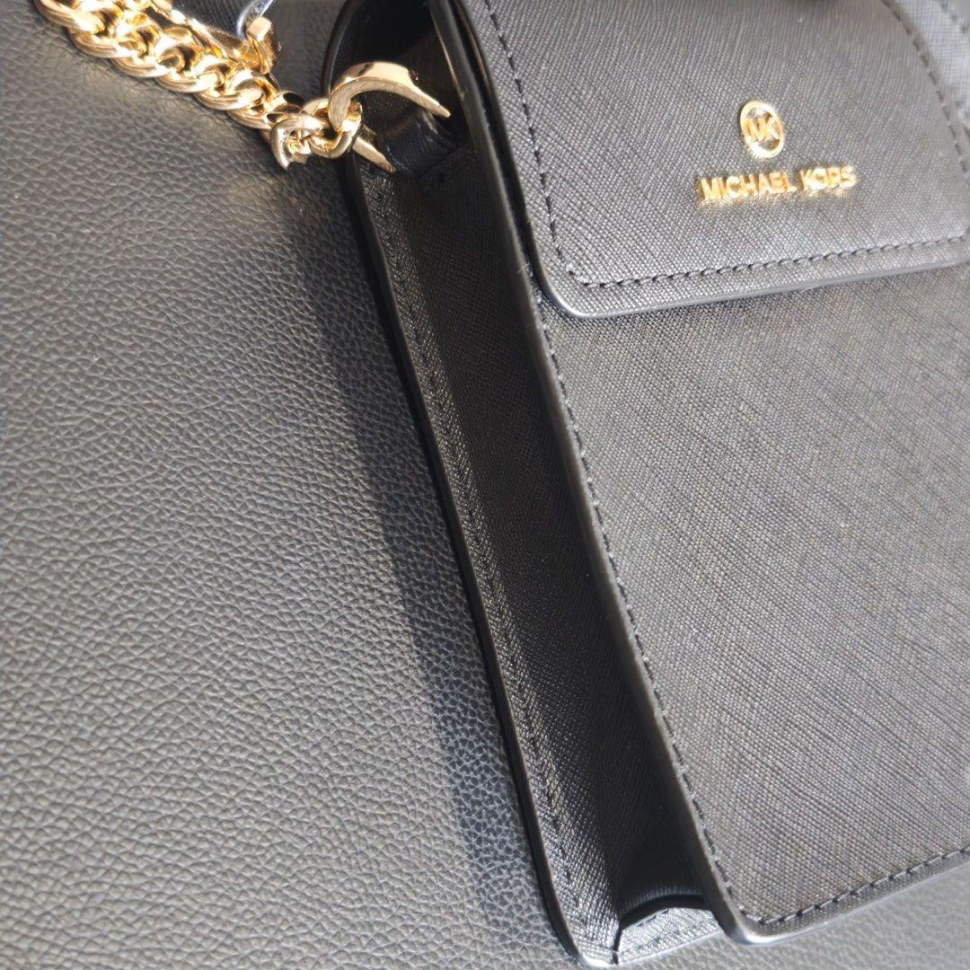 Michael Kors Leather Shoulder Bag - Genuine (Category: Luxury Bags & Wallets) located in Davao. Submitted by japanbestfind (Listing ID 1460945564, Image 2). Description: - Cross body bag - Bought in Michael Kors outlet in Japan -Never been use -COD via LBC cash on Delivery -Additional delivery fee.