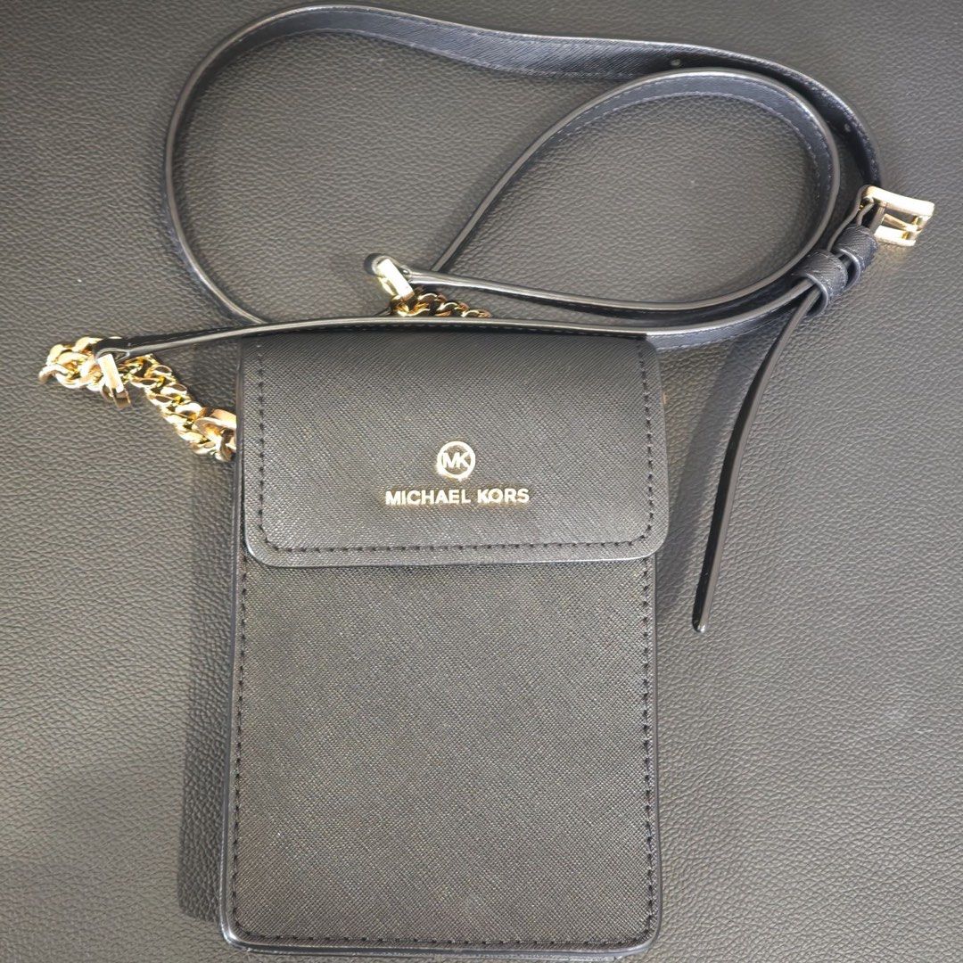 Michael Kors Leather Shoulder Bag - Genuine (Category: Luxury Bags & Wallets) located in Davao. Submitted by japanbestfind (Listing ID 1460945564, Image 1). Description: - Cross body bag - Bought in Michael Kors outlet in Japan -Never been use -COD via LBC cash on Delivery -Additional delivery fee.