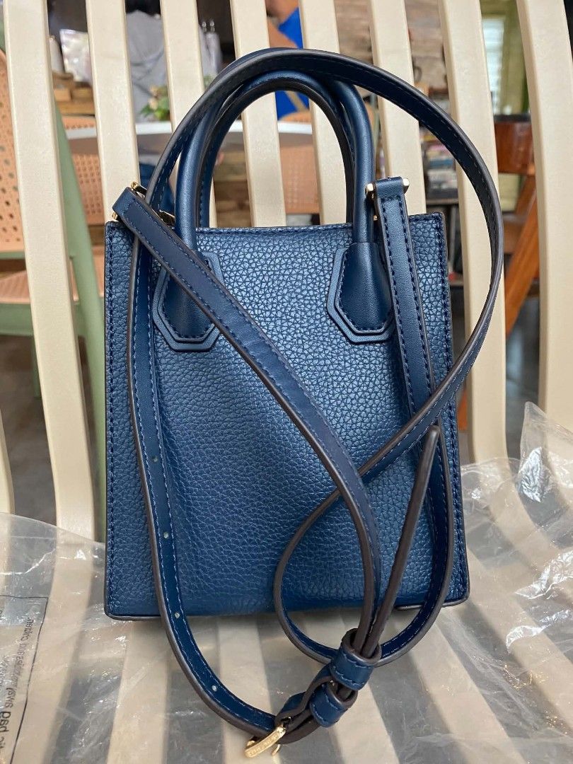 Michael Kors Navy Blue Leather Handbag (Category: Luxury Bags & Wallets) located in Calamba. Submitted by loi.soliven (Listing ID 1460990218, Image 2). Description: - Original preloved Navy Blue Michael Kors Handbag - Genuine Pebbled Leather Material - Elegant Gold Hardware Details - Includes Detachable Crossbody Strap - Iconic MK Logo Charm - Still in Original Plastic Packaging.
