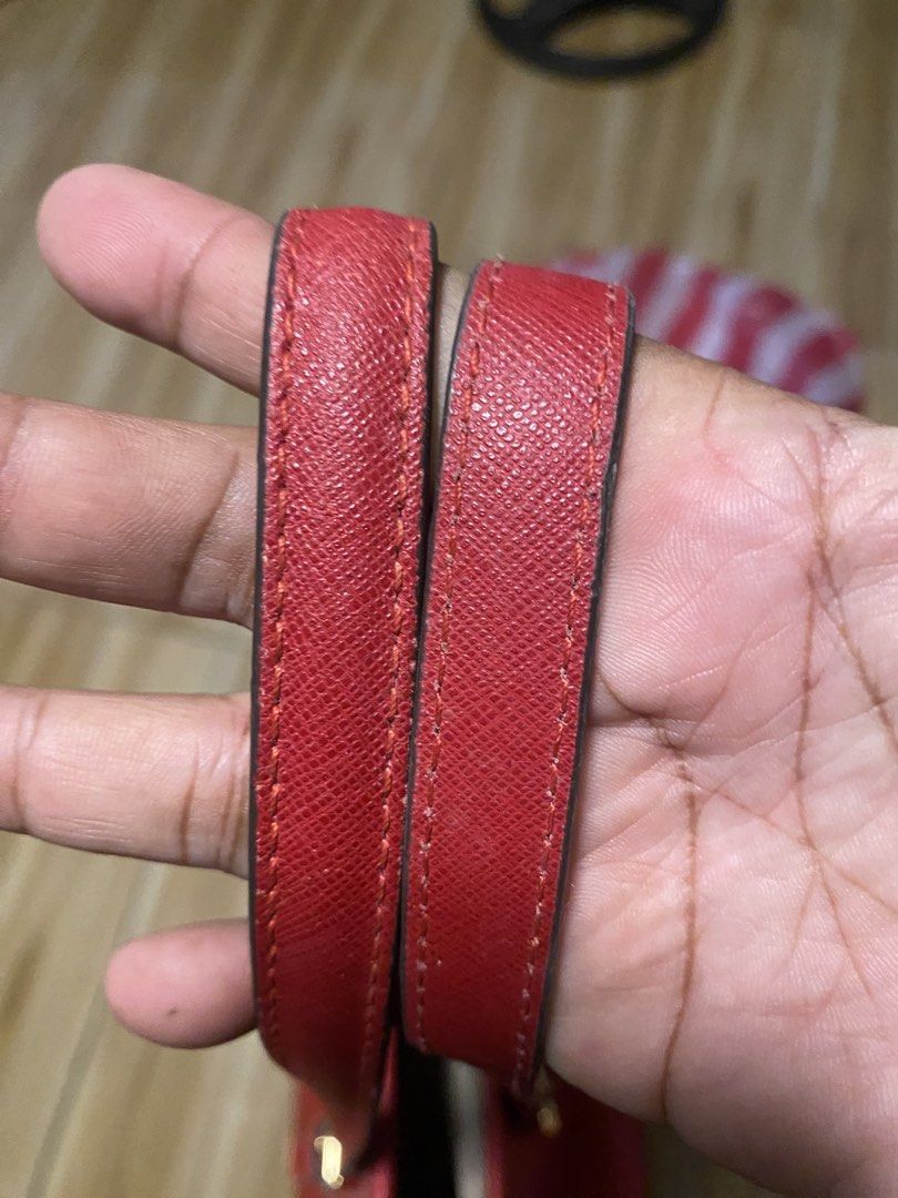 Michael Kors Tote Bag vibrant Red (Category: Tote Bags) located in Cabanatuan. Submitted by prelovedbycheesekeyk (Listing ID 1460948555, Image 2). Description: 600 nlng No major Flaws Ganda pa Large size Made in Philippines og.