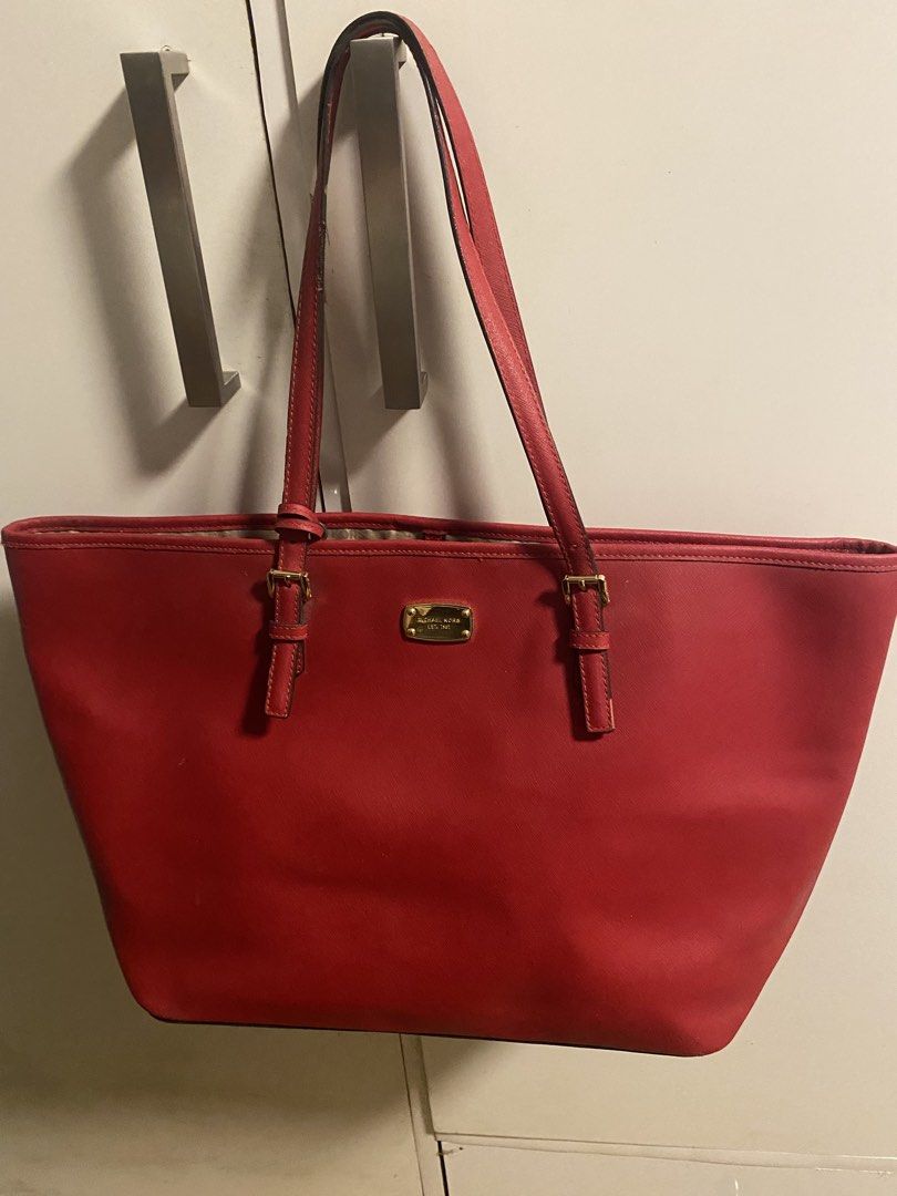 Michael Kors Tote Bag vibrant Red (Category: Tote Bags) located in Cabanatuan. Submitted by prelovedbycheesekeyk (Listing ID 1460948555, Image 1). Description: 600 nlng No major Flaws Ganda pa Large size Made in Philippines og.