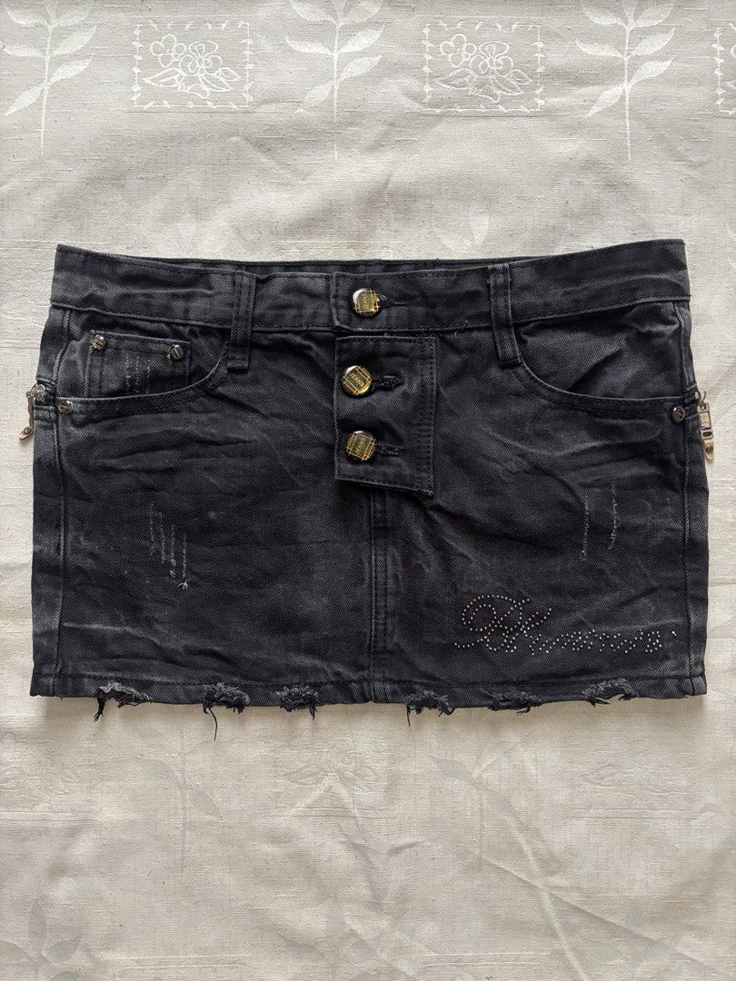 Micro skirt & skort (Category: Skirts) located in Manila. Submitted by rosewood.collectionz (Listing ID 1461066382, Image 1). Description: Dm for more information. .