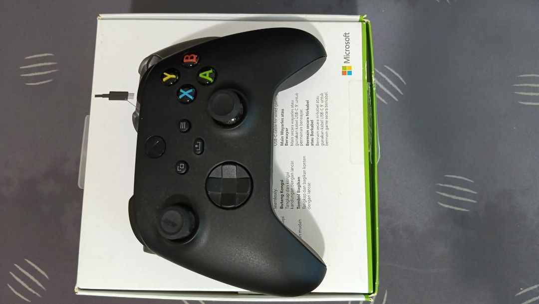 Microsoft Xbox Wireless Controller (Category: Controllers) located in Kuala Terengganu. Submitted by ryantan10 (Listing ID 1460947643, Image 2). Description: - 6 Months old, less than 20 uses, almost like new - No scratches, perfect and almost as good as new - Comes with USB cable (USB C) .