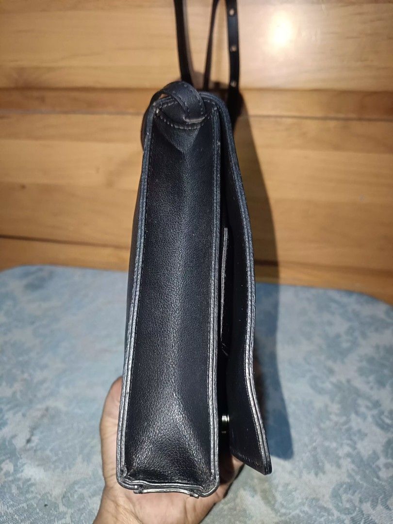 Minav Cp Sling Bag (Category: Cross-body Bags) located in Baguio. Submitted by roselleshiddentreasures13384 (Listing ID 1460939821, Image 3). Description: 🌸Leather Material 🌸No Major Issue 🌸Normal Signs Of Use Only 📏Small Size 🖼️Check All Photos For Other Details 🌸Limit Your Expectation The Item Is Preloved From Ukay ❌No Return No Exchange. ❗.