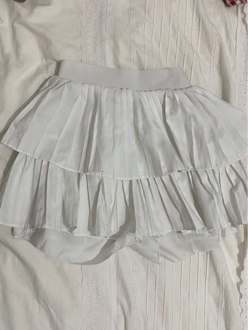 Mini Ruffled Layered Skirt with built in shorts (Category: Skirts) located in Manila. Submitted by junsakura (Listing ID 1460959977, Image 2). Description: - S-M size - no issues - with built in shorts 📍taft.