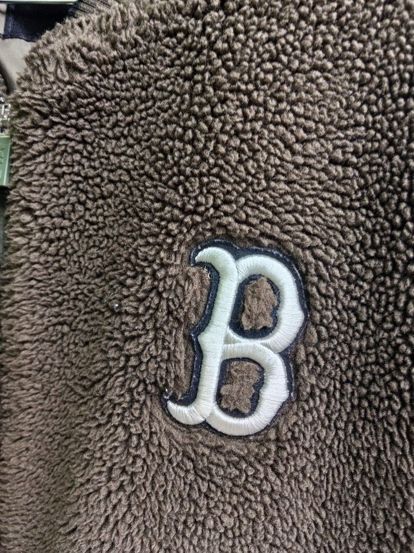 MLB Boston Red Sox SHERPA Bomber Jacket (Category: Coats, Jackets and Outerwear) located in Lingayen. Submitted by rahzzelula73279 (Listing ID 1460964612, Image 3). Description: - Super cozy fleece bomber jacket from MLB - Features Boston Red Sox 'B' logo on chest - MLB logo on the back - Zipper closure with branded pull tab - Ribbed cuffs and hem for a snug fit - Ideal for keeping warm in style DIMENSION WIDTH 24 LENGTH 26.