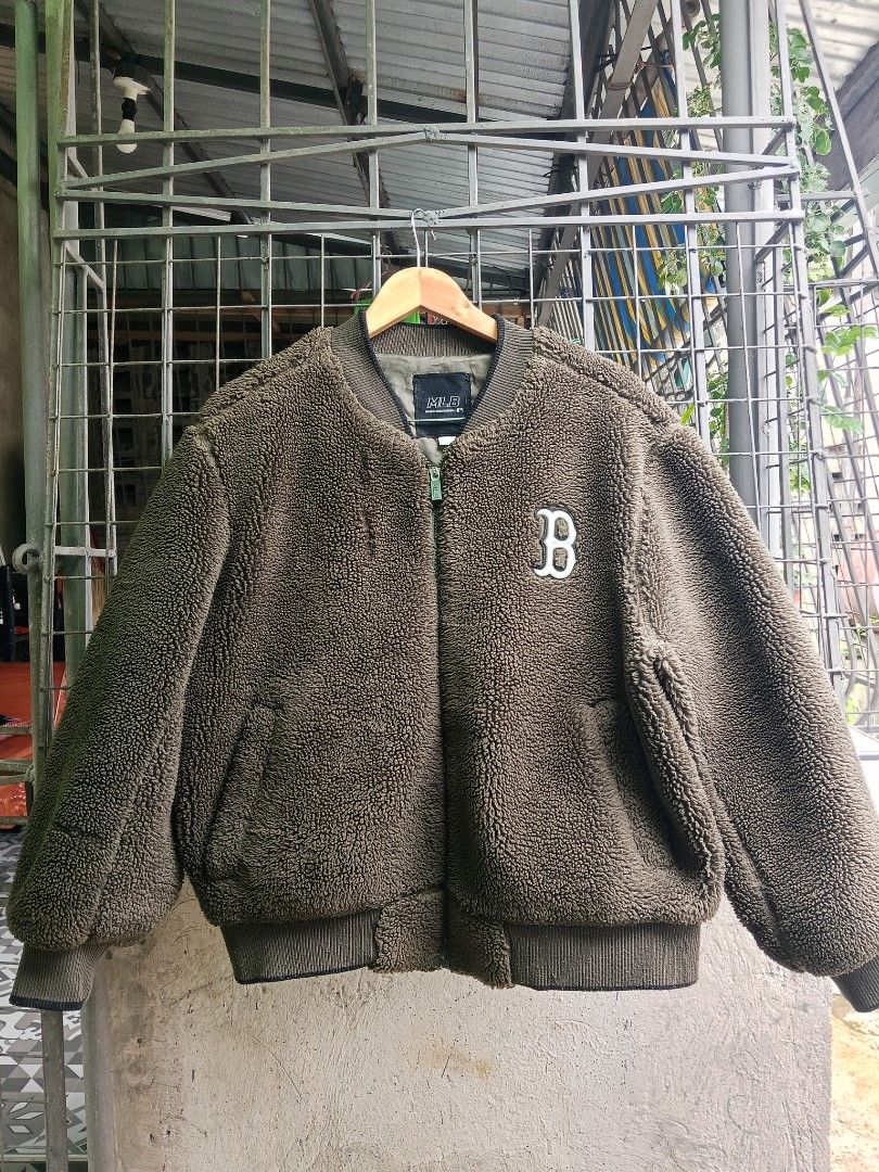 MLB Boston Red Sox SHERPA Bomber Jacket (Category: Coats, Jackets and Outerwear) located in Lingayen. Submitted by rahzzelula73279 (Listing ID 1460964612, Image 1). Description: - Super cozy fleece bomber jacket from MLB - Features Boston Red Sox 'B' logo on chest - MLB logo on the back - Zipper closure with branded pull tab - Ribbed cuffs and hem for a snug fit - Ideal for keeping warm in style DIMENSION WIDTH 24 LENGTH 26.