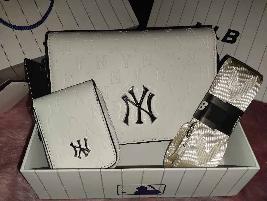 MLB New York Yankees White Embossed Bag Set (Category: Sling Bags) located in Manila. Submitted by kabuchi_hstln (Listing ID 1461033380, Image 1). Description: - White crossbody bag with matching coin purse - Features embossed New York Yankees logo all over - Comes with a detachable strap - Includes original MLB packaging - Makes a great gift for any Yankees fan.