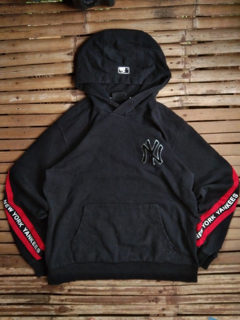 MLB Yankees new york hoodie (Category: Hoodies) located in Aloran. Submitted by ingsikthrifting (Listing ID 1460929264, Image 1). Description: MLB Yankees new york hoodie Very excellent condition No issue just need wash Color rate 9.6/10 Width 22 Length 26.