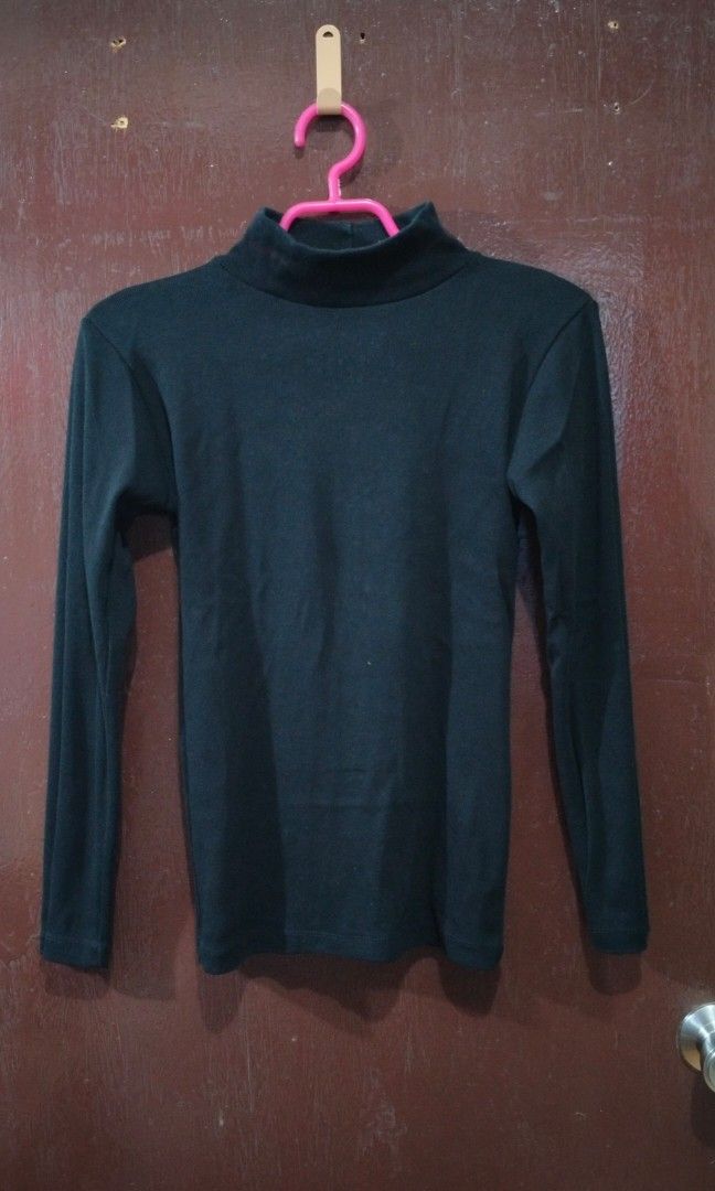 MOCK NECK RIBBED PULLOVER (Category: Longsleeves) located in Manila. Submitted by friperie. (Listing ID 1461023334, Image 1). Description: Disclaimer: Product Color May Slightly Vary Due to Photographic Lighting Sources or Your Monitor Settings issue slightly discoloration on neck ( try dyeing na lang ) Dm for other pictures or details..