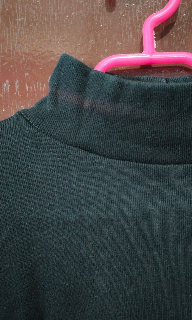 MOCK NECK RIBBED PULLOVER (Category: Longsleeves) located in Manila. Submitted by friperie. (Listing ID 1461023334, Image 2). Description: Disclaimer: Product Color May Slightly Vary Due to Photographic Lighting Sources or Your Monitor Settings issue slightly discoloration on neck ( try dyeing na lang ) Dm for other pictures or details..