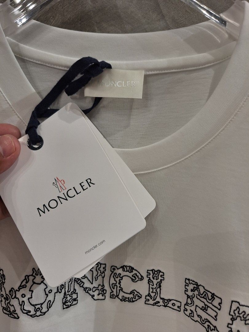 Moncler printed shirt bnew legit (Category: Tshirts & Polo Shirts ) located in Muntinlupa City. Submitted by kstefanomela14 (Listing ID 1461013907, Image 3). Description: Moncler printed tshirts Available in black and white Sizes: Medium to XL Kindly send me your chest width in inches (armpit to armpit) Cod cop Lbc lalamove.