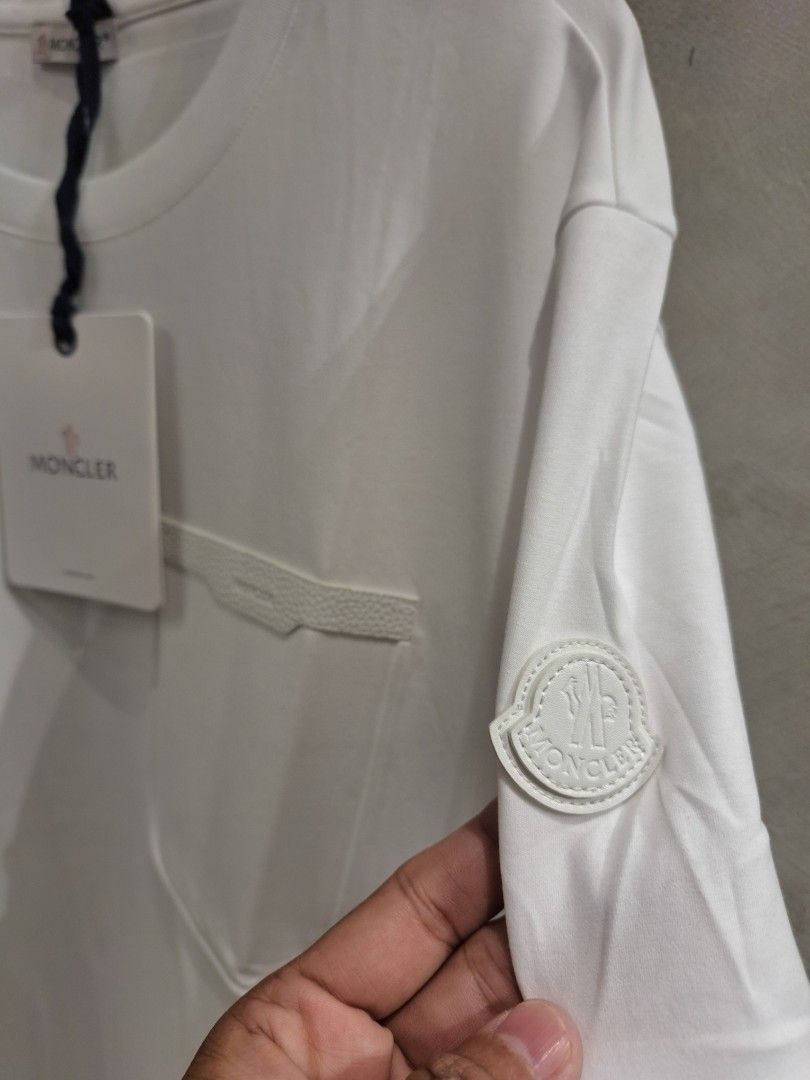 Moncler soft cotton white shirt (Category: Tshirts & Polo Shirts ) located in Muntinlupa City. Submitted by kstefanomela14 (Listing ID 1461014458, Image 2). Description: Moncler tshirts soft cotton Available in black and white Sizes: Medium to XL Kindly send me your chest width in inches (armpit to armpit) Cod cop Lbc lalamove.