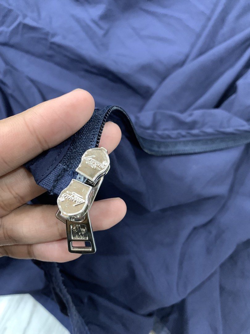moncler windbreaker (Category: Activewear) located in Manila. Submitted by donna.fernandez20 (Listing ID 1461006939, Image 3). Description: good as new note: tG dimes:21.5 x 26 fot to large good for personal use only .