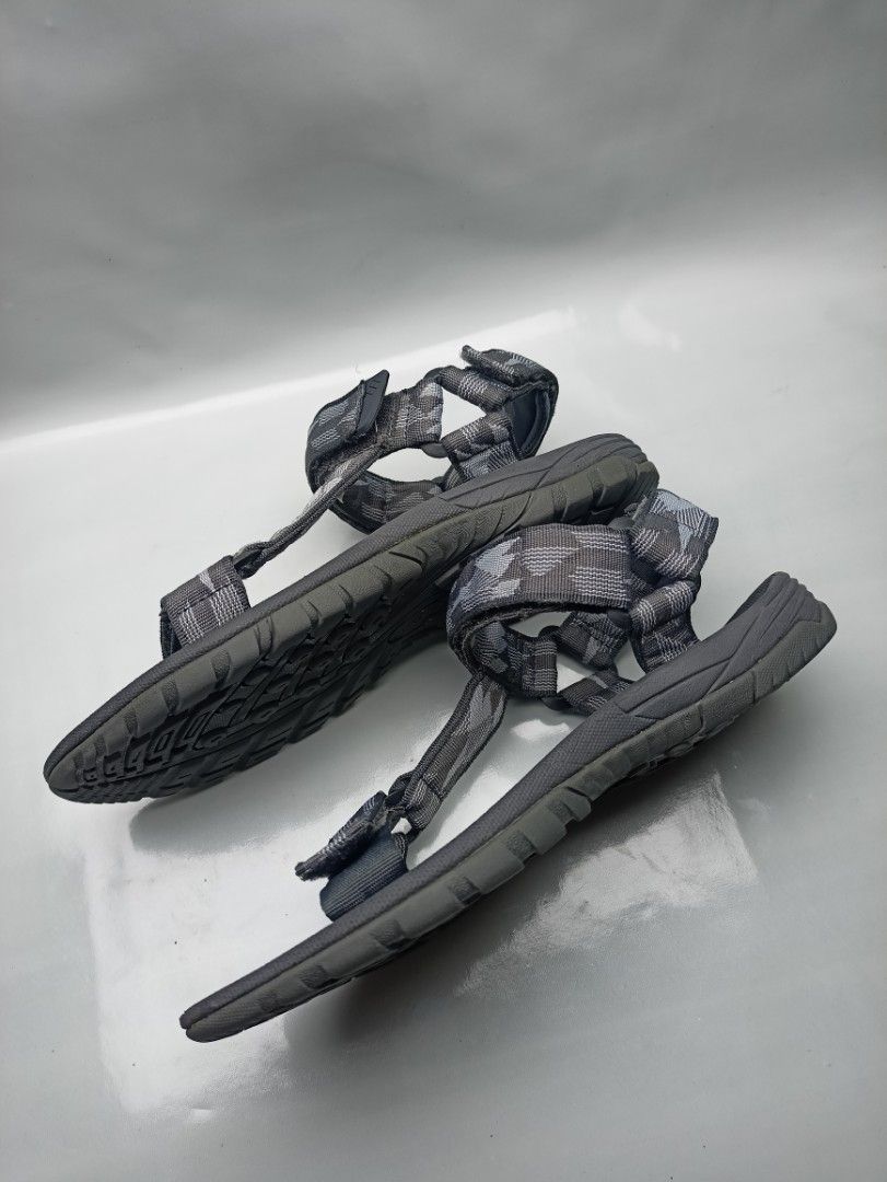 Montbell Camo Strap Sandals (Category: Sandals) located in Dasmarinas. Submitted by ziapatos (Listing ID 1460939958, Image 3). Description: Montbell sandals in a grey camouflage pattern. Size 4 US Men / 6 US Women / 37 Euro. Insole measures 23.5 cm. Adjustable straps for a good fit. Great for outdoor activities or casual wear. VERY GOOD CONDITION Php 650 ONLY + Sf Mop Via Gcash No Cop / No Cod Cour: J&t , Lbc , Lalamove DM For More Details 📩📩📩