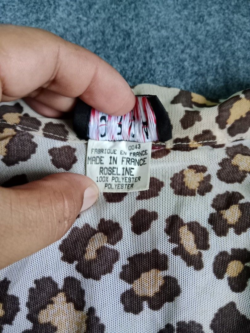 Morgan de Toi Leopard Rose (Category: Coats, Jackets and Outerwear) located in Alburquerque. Submitted by romnickhatosa (Listing ID 1460991071, Image 3). Description: - Brand: Morgan de Toi - Design: Bold leopard and rose print - Closure: Single button at the front - Material: 100% Polyester - Style: Statement piece, perfect for dressing up outfits.