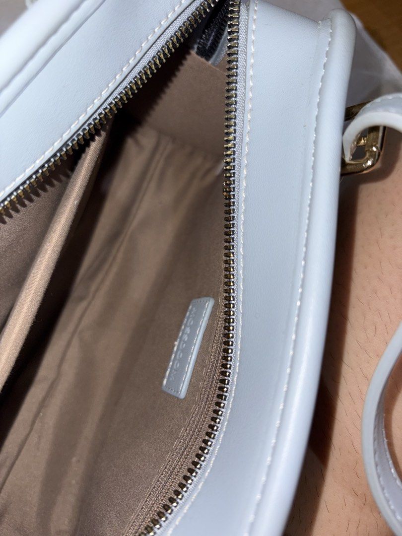 Mossdoom light blue shoulder bag (Category: Luxury Bags & Wallets) located in San Pedro. Submitted by maria_xoxo (Listing ID 1460947347, Image 3). Description: -Shoulder bag -light blue -comes with the eco bag when it was bought -used only 3x RFS: realized i don’t like the color:(.