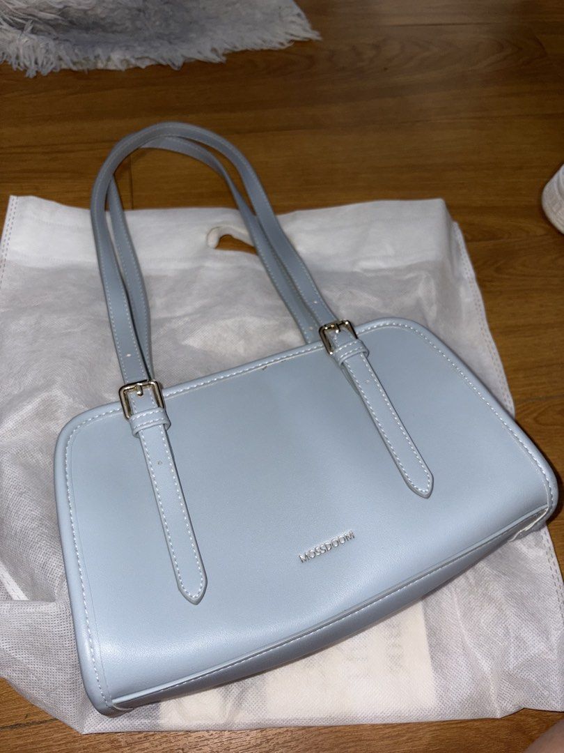 Mossdoom light blue shoulder bag (Category: Luxury Bags & Wallets) located in San Pedro. Submitted by maria_xoxo (Listing ID 1460947347, Image 1). Description: -Shoulder bag -light blue -comes with the eco bag when it was bought -used only 3x RFS: realized i don’t like the color:(.