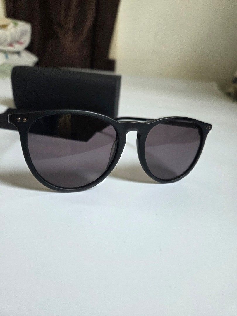 MVMT Ingram Matte Black Sunglasses - Complete Set (Near Mint) (Category: Sunglasses & Eyewear) located in Bacolod City. Submitted by maraline (Listing ID 1461019966, Image 3). Description: Selling a premium, pre-loved pair of MVMT Ingram round sunglasses in 9.5/10 crisp, near-mint condition. Features a versatile matte black frame and a classic keyhole bridge that fits comfortably on any face shape. Product Details: • Brand: MVMT • Model: Ingram (