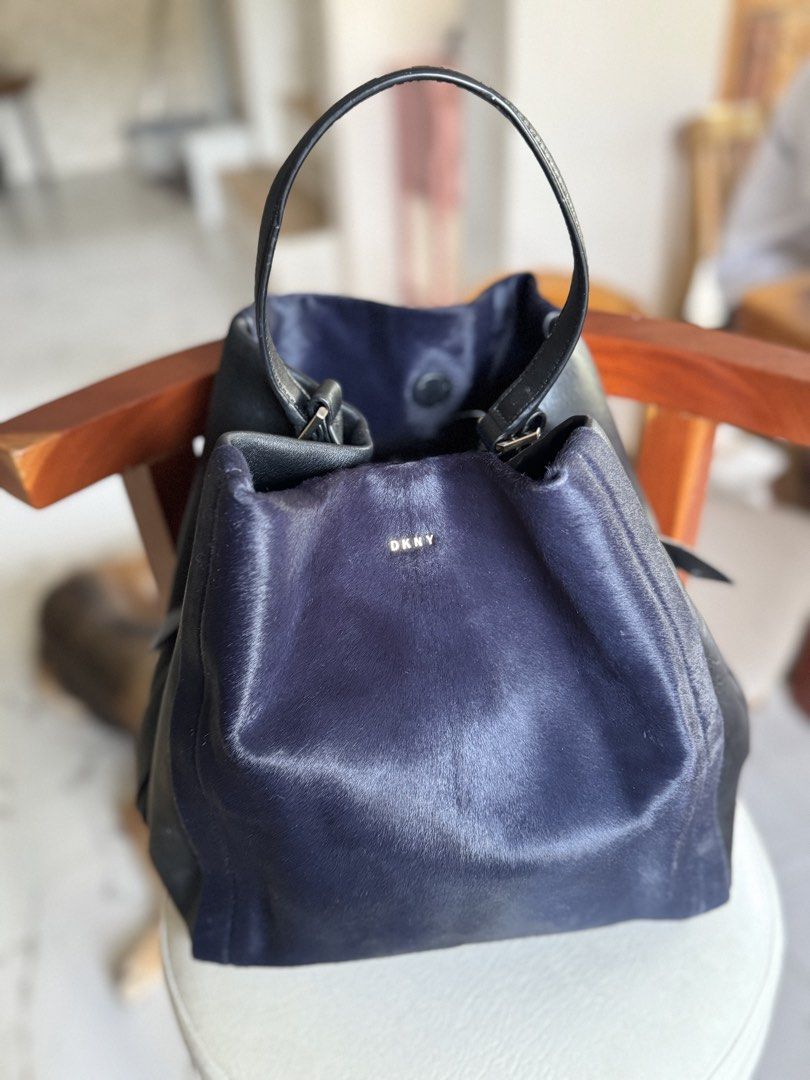 Navy Blue Furry Tote Bag (Category: Tote Bags) located in Bacolod City. Submitted by vintage_vogue6100 (Listing ID 1461071676, Image 2). Description: - Navy blue tote bag - Unique furry exterior with leather accents - Spacious navy interior - Single top handle - Ideal for daily essentials, work, or casual outings.