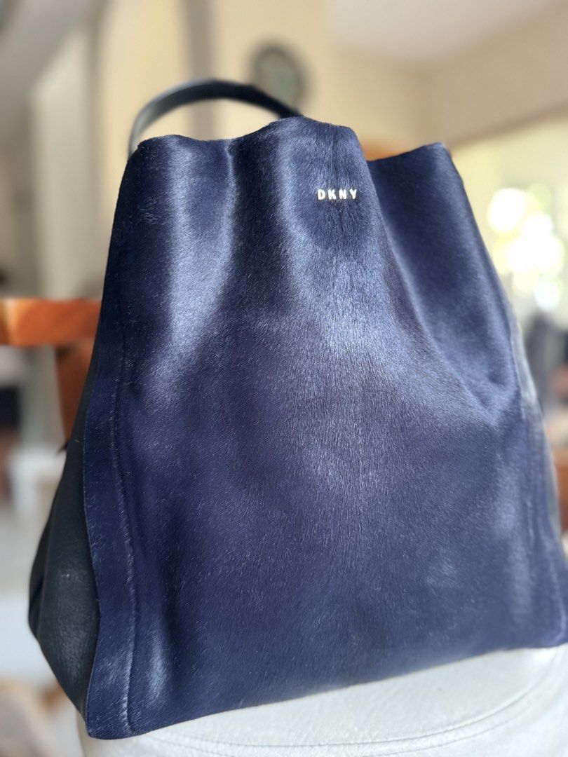 Navy Blue Furry Tote Bag (Category: Tote Bags) located in Bacolod City. Submitted by vintage_vogue6100 (Listing ID 1461071676, Image 1). Description: - Navy blue tote bag - Unique furry exterior with leather accents - Spacious navy interior - Single top handle - Ideal for daily essentials, work, or casual outings.
