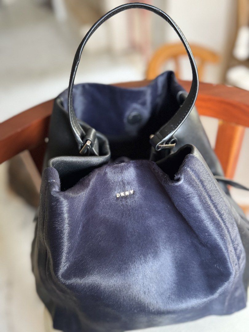 Navy Blue Furry Tote Bag (Category: Tote Bags) located in Bacolod City. Submitted by vintage_vogue6100 (Listing ID 1461071676, Image 3). Description: - Navy blue tote bag - Unique furry exterior with leather accents - Spacious navy interior - Single top handle - Ideal for daily essentials, work, or casual outings.