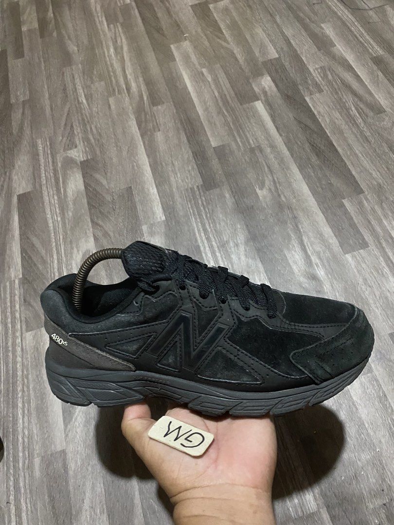 New Balance 480v5 (Category: Sneakers) located in Cebu City. Submitted by freemoon.b85e0c (Listing ID 1461093328, Image 1). Description: New Balance 480v5 Legit/2nd hand Size 8 us/6 uk/39 euro/25 cm Price 780 plus sf Good condition.