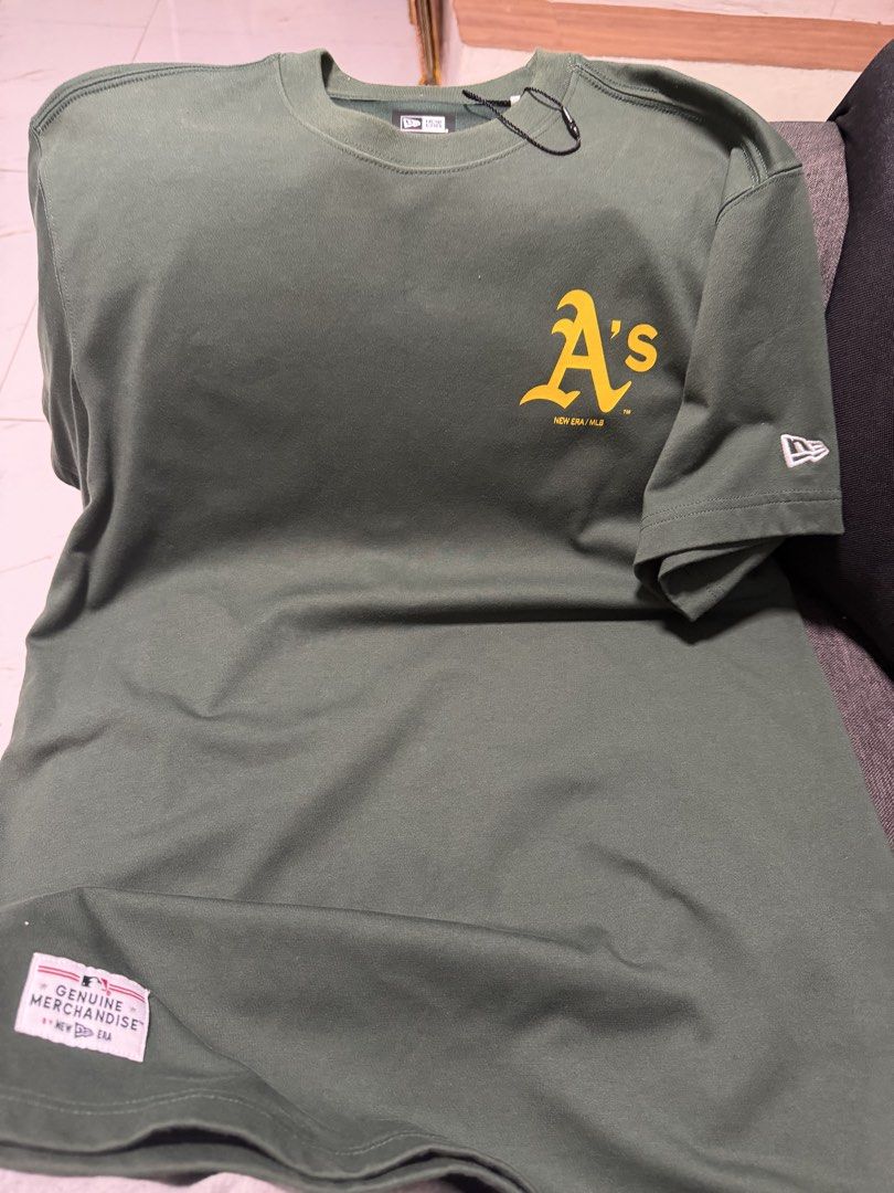 New Era T-shirt new (Category: Tshirts & Polo Shirts ) located in Manila. Submitted by xymound88 (Listing ID 1460974444, Image 1). Description: .