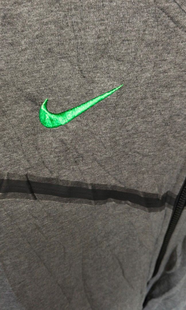 Nike (Category: Coats, Jackets and Outerwear) located in Alaminos. Submitted by jez.18 (Listing ID 1461027407, Image 3). Description: .