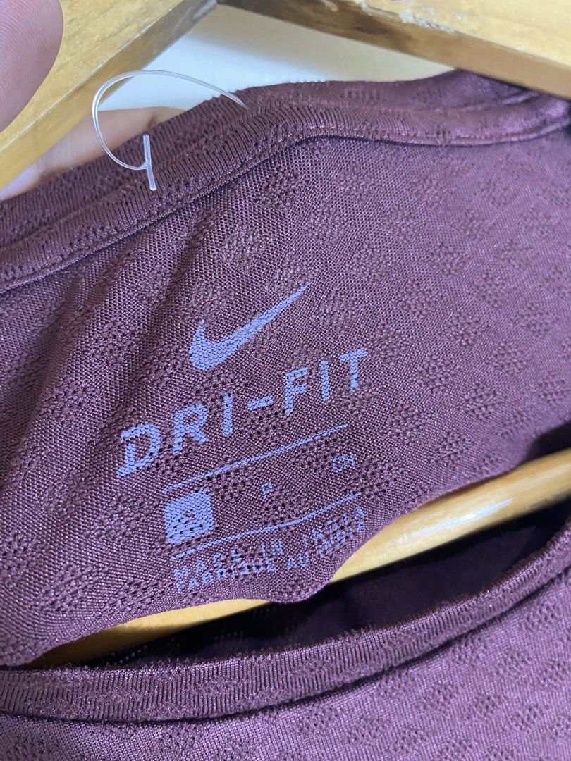 Nike (Category: Activewear) located in Cebu City. Submitted by theloose.thread (Listing ID 1461077953, Image 3). Description: .