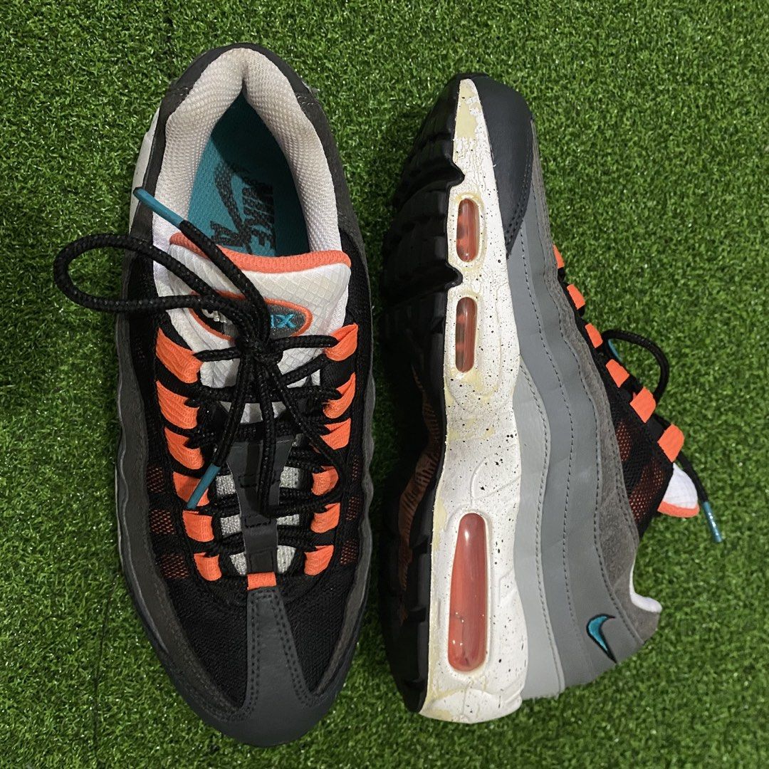 NIKE AIR MAX 95 (Category: Sneakers) located in Zaragoza. Submitted by kurlarances (Listing ID 1461035770, Image 1). Description: NIKE AIR 95 Size 7.5 Very Good condition Color rate 9.7/10 Condition 9.6/10 ISSUE BAKBAK NA KULOR NYA SA MIDSOLE.