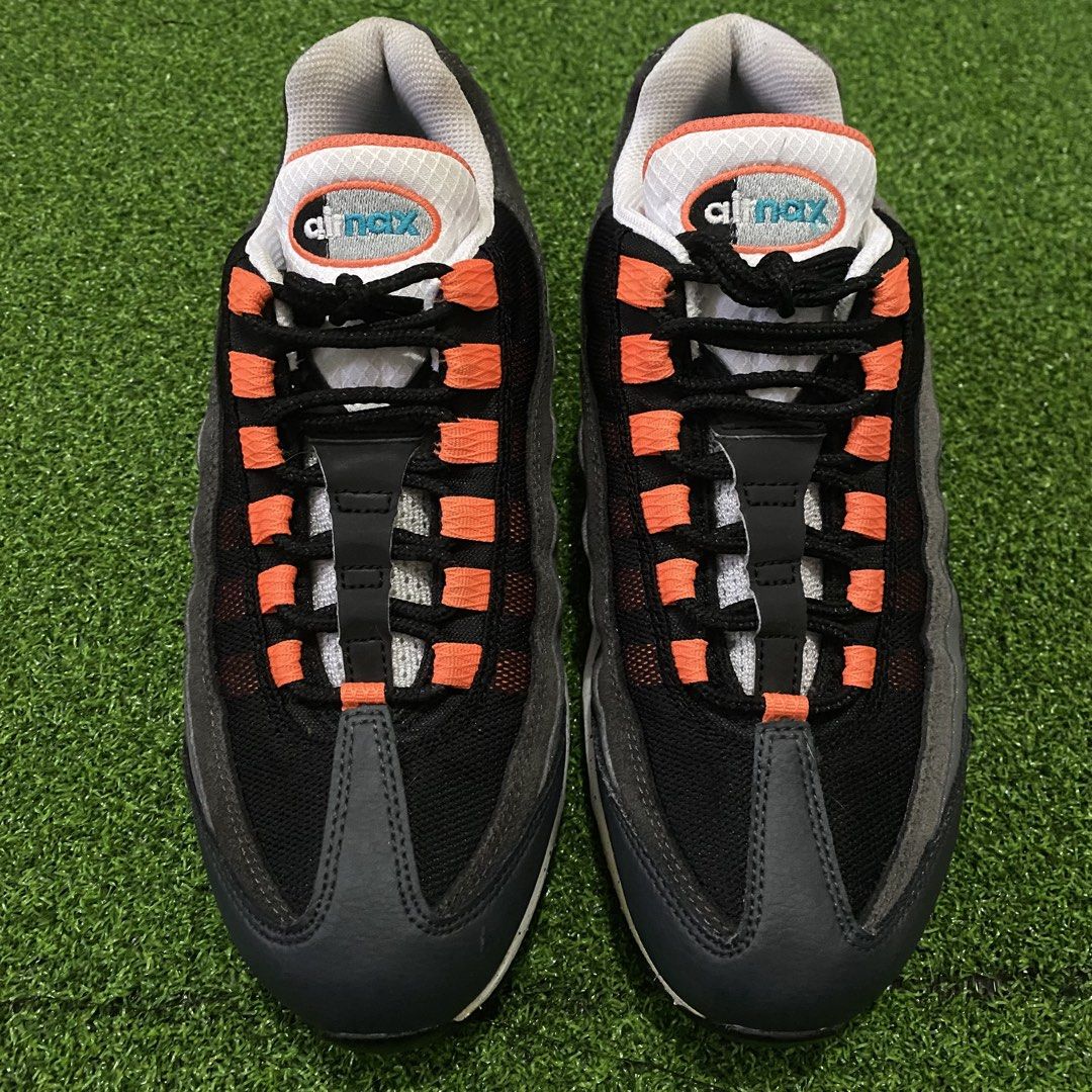 NIKE AIR MAX 95 (Category: Sneakers) located in Zaragoza. Submitted by kurlnathaniel02 (Listing ID 1461070804, Image 3). Description: NIKE AIR 95 Size 7.5 Very Good condition Color rate 9.7/10 Condition 9.6/10 ISSUE BAKBAK NA KULOR NYA SA MIDSOLE.