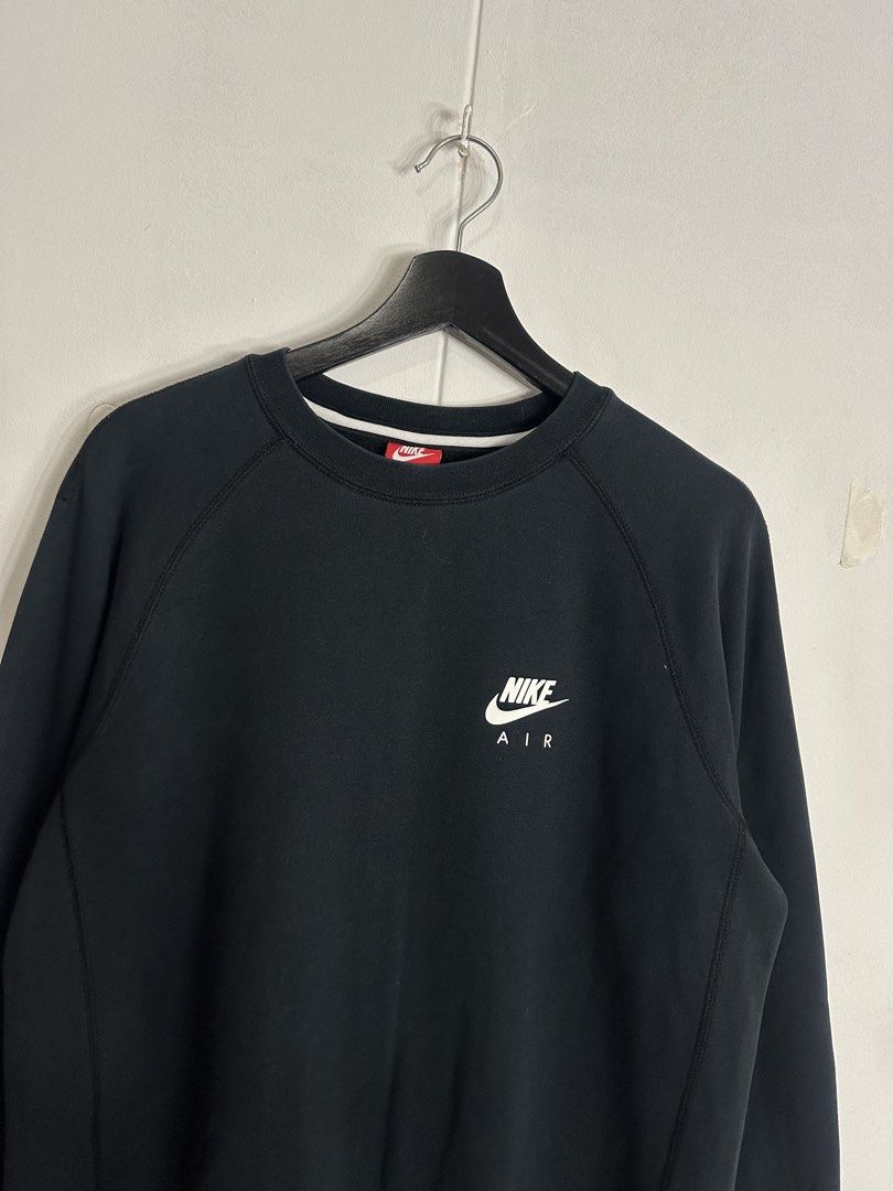 Nike Air Pullover (Category: Coats, Jackets and Outerwear) located in Las Pinas. Submitted by archimedes.joaquin (Listing ID 1461033373, Image 3). Description: excellent condition - 9.5/10 color rate sz large 22 width 27 length - issue: crackprints sa likod authentic.