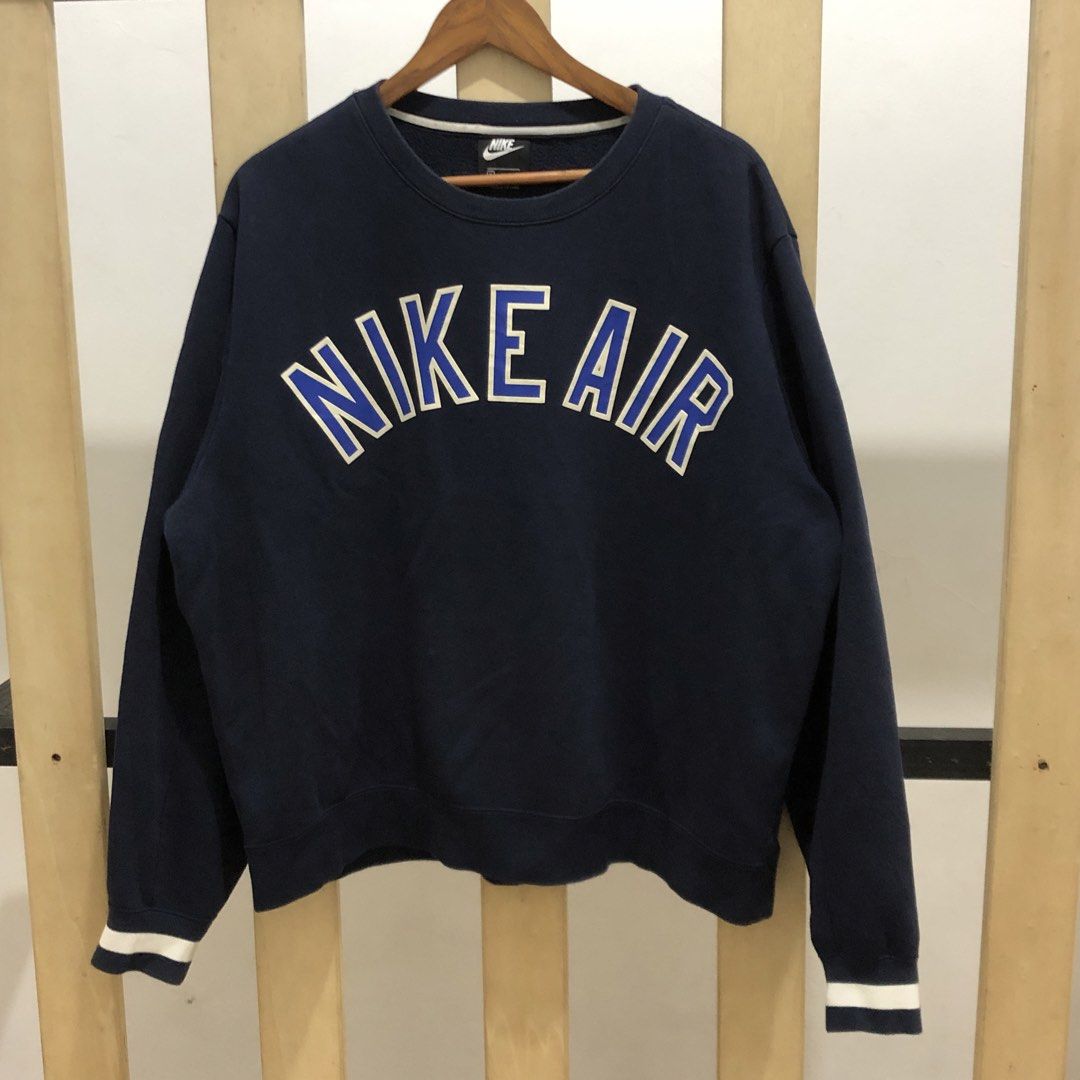 Nike Air Sweater Size Large (Category: Hoodies) located in Cavite. Submitted by danielmathew_987 (Listing ID 1461108479, Image 1). Description: .
