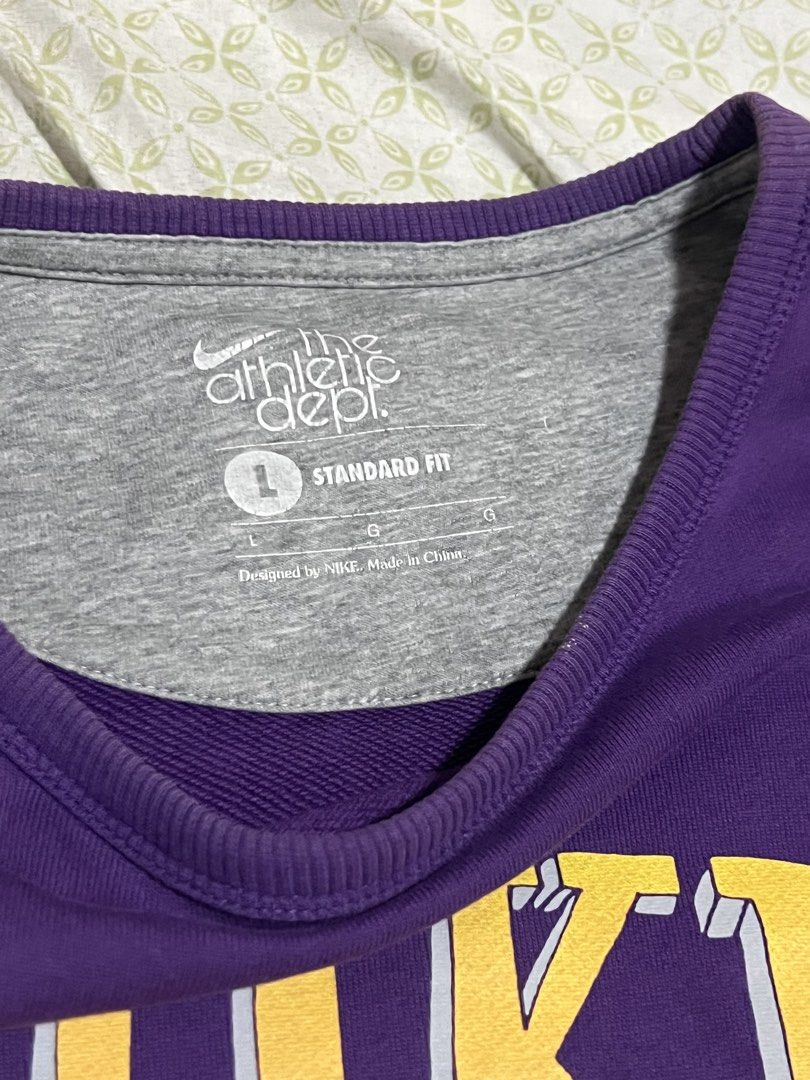 Nike athletic pullover (Category: Coats, Jackets and Outerwear) located in Manila. Submitted by gee0505 (Listing ID 1460946873, Image 3). Description: Seldom used..