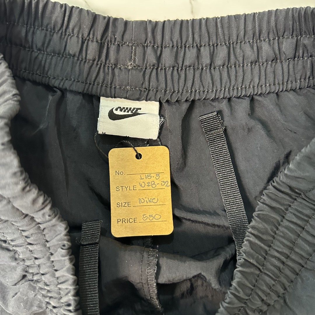 Nike Athletic Shorts (Category: Shorts) located in Baguio. Submitted by kayeonlineshop (Listing ID 1460987085, Image 3). Description: black Nike athletic nylon shorts An elastic waistband and a white embroidered Nike Swoosh logo on the lower left hem Nike W28-32 L15.5 Leghole 22.