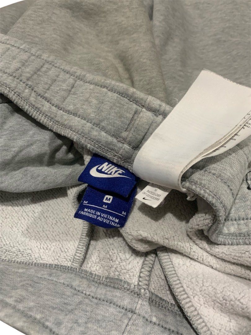 Nike Big Swoosh (Category: Shorts) located in Manila. Submitted by lyf_7hrift (Listing ID 1460954902, Image 3). Description: Nike Big Swoosh Short P850 20.5L 32W Dimes 10/10 Color Rate Excellent Condition.